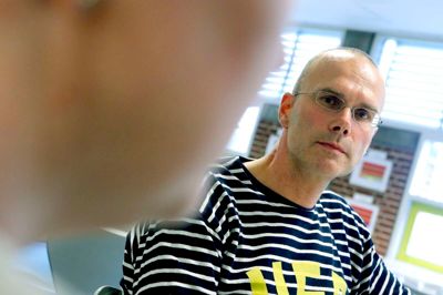 - Vi har en meget engageret og levende skolebestyrelse, der vil skolen det bedste. Men vi har ikke været gode nok i skolebestyrelsen til at sige, hvad vi skulle fokusere på, siger lærernes tillidsrepræsentant Henrik Kølbæk.? foto: henrik ole jensen