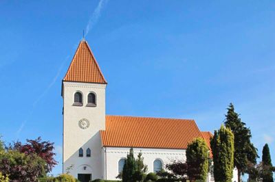Ørnhøj Kirke byder i morgen aften på et frirum fra larmen, når der holdes stillegudstjeneste. ?foto: Jonas Møller Jensen