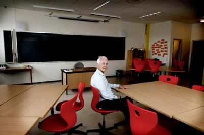 Kenneth Iversen, eksternt medlem af skolebestyrelsen på Vestervangskolen, efterlyser en bedre uddannelse af medlemmerne i skolebestyrelserne. Hans erfaring er, at forældrene har en forkert opfattelse af deres rolle. Kenneth Iversen efterlyser også kurser til alle forældre, der - mener han - bør lære hvordan de gør deres børn klar til at komme i skole. ?foto: henrik ole jensen