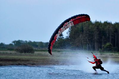 Nogenlunde sådan kommer det til at se ud på Fuglsang Sø i aften. ?Privatfoto