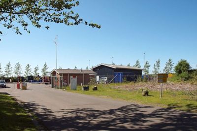 Det kniber med at overholde retningslinjerne på de selvbetjente genbrugspladser i Bording og Nørre Snede. Et nyt byråd skal i 2026 tage stilling, hvad der skal ske fremadrettet.