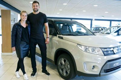 Jens-Christian Gram vandt 80.000 kroner, der supplerer hans køb af en ny Suzuki Vitara. Her ses han sammen med sin kæreste Didde Bengtsen,?Foto: Henrik Ole Jensen