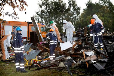 En august-nat sidste år brændte spejderhytten »Enghytten« ned til grunden. 50 års historie for KFUM-spejderne i Snejbjerg blev flammernes bytte. Årsagen til branden er ikke fundet.? foto: henrik ole Jensen