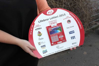 På landsplan får skoleklasser og fritidsforeninger knap 2,1 millioner kroner ud af Lillebror Lotteriet. ?PR-foto
