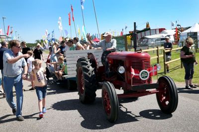 Landsskuet lå i år lige midt i de varmeste sommerdage hidtil i år. Besøgstallet for torsdag, hvor billedet er fra, holdt niveau med sidste år, mens man lørdag så en stigning i varmegraderne og et fald på cirka 5000 besøgende i forhold til lørdag sidste år.? Foto: Flemming Hansen