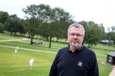 Golfmanager i Herning Golf Klub Bo West Møller håber på rigtig mange tilmeldte, når golfklubben inviterer til golfturnering 31. juli, for pengene for deltagelse går ubeskåret til Unicef. ?Foto: Tom Laursen