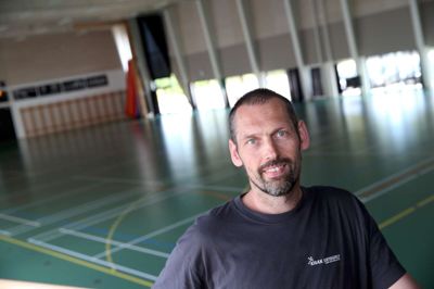 Brian Barslund tiltrådte som halinspektør i Kibæk Krydsfelt 1. marts i år. Han er faldet godt til i jobbet, og en af de store oplevelser for nylig var arbejdet med Kibæk Cup med 2000 børn og unge, der spillede fodbold på banerne ved Krydsfeltet. ? foto: Flemming Hansen