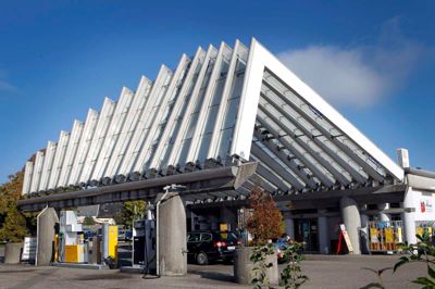Utzon-taget ved tankstationen på Poulsgade har været genstand for meget debat. Herning Kommunes forbud mod nedrivning af taget medfører en ny lokalplan, som vil give mulighed for et kontorbyggeri på samme grund. ? Foto: Flemming Hansen