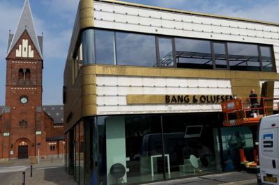 Facaden er knap så gylden i øjeblikket hos B&O-butikken på Torvet i Herning. Foto: Kim Hansen
