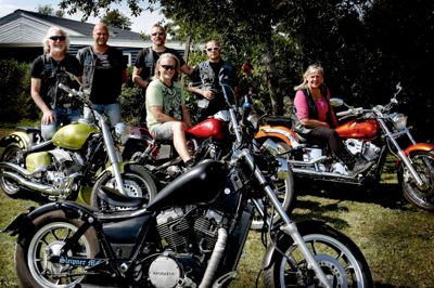 Sleipner MC var en del af familiedagen, hvor de viste deres fine motorcykler frem til stor interesse for de lokale. ?Foto: Henrik Ole Jensen