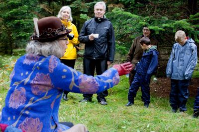 Hos Skovsnogen kan man godt lide at blande forskellige kulturformer. I forbindelse med kulturfestivalen Bølgen for to år siden blev der blandt andet læst eventyr højt. ?foto: Toke Hage