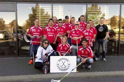 Denne flok floorball-spillere skal snart afsted til Tyskland. ?Privatfoto