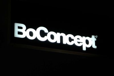 BoConcept samler hele verden til intern franchise-messe. Vi er med.
Vi mødes med Viggo Mølholm klokken 14.30, som guider rundt til de mest interessante på deres Inspiration Camp.