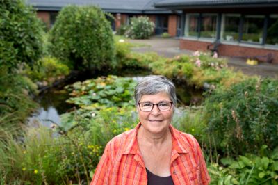 Herdis Holm har været på Ågården de seneste knap 30 år, men det har aldrig været kedeligt, for hun har varetaget et væld af forskellige opgaver, ligesom huset har gennemgået en stor forandring, hvor det har mistet et plejehjem, men fået et aktivitetscenter. ?Foto: Tom Laursen