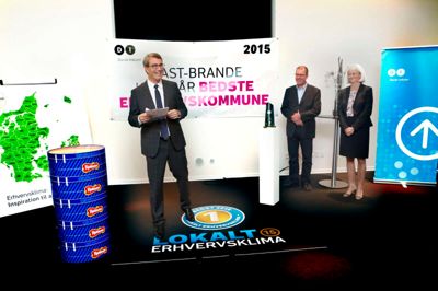 Kelsen Groups administrerende direktør Brian Rønsholdt fortalte en god historie, da Ikast-Brande Kommune på småkagefabrikken i går blev kåret som landets bedste erhvervskommune - for femte gang. ?Foto: Henrik Ole Jensen