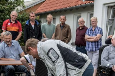 Ved rejsegildet blev første spadestik taget af Karsten Bæk, O. Kavli A/S, Ringkøbing, der havde indstillet projektet til støtte.