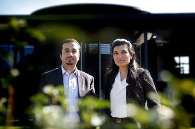 Assar Naeem Qureshi (t.v.) og Mehreen Obaid er blandt deltagerne i den pakistanske tekstildelegation. ? Foto: Henrik Ole Jensen