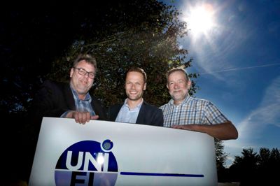 Lars Thiesen (t.v.) og Morten Frank Mogensen (midten) markerer med reception i morgen, at de har købt Uni-El af Aksel Graversen, der dog fortsætter i virksomheden. ?Foto: Henrik Ole Jensen