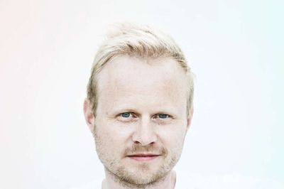 Jonatan Spang får på den ene eller den anden måde blandet politik og satire ind i alt det, han laver. ? Foto: Tobias Selnæs Markussen