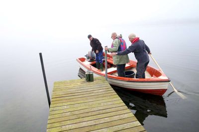 Søby Sø tømmes for fisk for at yutaka kan lave særlig aften med lokale råvarer - Reportage hos fiskeren og sushi-kokken, mens der røgtes garn. Foto: Flemming Hansen