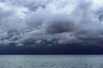 Det lune havvand sender skyer ind over Danmark i weekenden. Foto: Colourbox