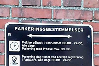 Et klassisk teksttungt skilt fra firmaet Parkzone.