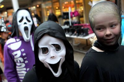 Det handler om at se uhyggelig ud, når der er halloween-optog gennem Strøgcentret. ?foto: flemming hansen