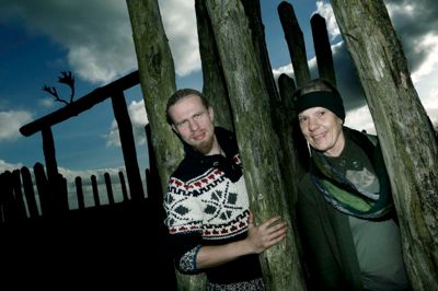 Birthe Skov Midtiby og hendes søn Thorkild Skov udgav i efteråret bogen »Sagaen om Mom«, der foregår ved Momhøje Naturcenter. ?Foto: Henrik Ole Jensen