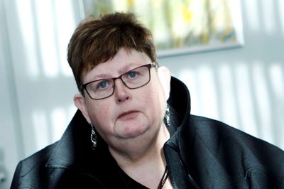 Bodil Markmøller og Dansk Folkehjælp i Herning søger frivillige bankfolk, der vil rådgive enlige forsørgere med hjemmeboende børn. Bodil Markmøller og Dansk Folkehjælp kan hvert år se, at der er mange med det behov med de omkring 200 ansøgninger, Dansk Folkehjælp får til deres julehjælp.?foto: flemming hansen