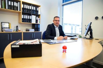 Henrik Borum, økonomidirektør hos KMC, har oplevet stor effekt både i egen hverdag og hos kollegerne, efter at Brande-virksomheden satte struktur og effektivitet på dagsordenen. ?Foto: Tom Laursen