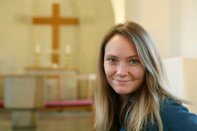 Ditte Bruun Laursen deltager i sankthansfesten ved Bølling Sø.