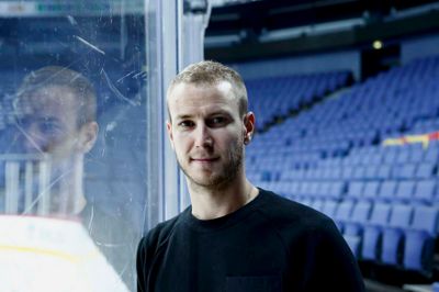 30-årige Peter Regin er stjerne og kaptajn for den finske storklub Jokerit. Her ses herningenseren på sin hjemmebane Hartwall Arena i Helsinki-bydelen Pasila. Hallen har plads til 13.349 tilskuere. ? Foto: Jan Korsgaard/Polfoto
