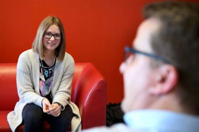 - Jeg synes, det er dybt pinligt, når midaldrende mænd pifter ad mig og kommer med nedværdigende kommentarer til min krop, siger Milla Bech Bang. ?foto: Flemming hansen