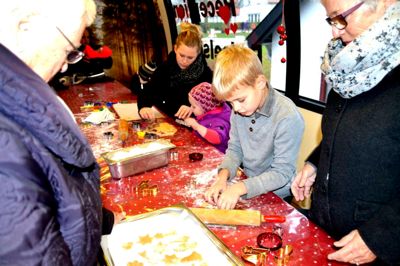 Som det var tilfældet i 2014, kan børnene også i år hygge sig med at bage i Cafébussen. Måske kan det lægge grunden til en ny mesterbager? ? Foto: Knud Bunde