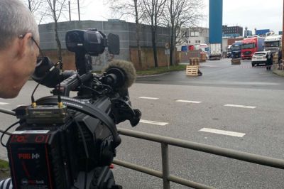 Lastbilerne må ikke forlade Danish Crown i Herning i dag efter mistanke om svinepest. ?Foto: Kim Hansen