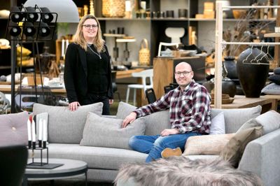 Glade så de ud, da leder af X-akt Anne-Mette Hansen og tidligere butikschef Claus Bjerre havde planer om at åbne en ny afdeling i Holstebro. Afdelingen er nu lukket efter at have været åben i under to år. ?FOTO: TOM LAURSEN