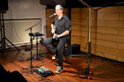Anders Blichfeldt fortalte åbent om både hans liv og musikalske karriere; de største oplevelser og de værste nedture. Som publikum fik man et privilegeret indblik i et meget interessant og varmt menneske, der samtidig er i besiddelse af en vidunderlig stemme. ??privatfoto