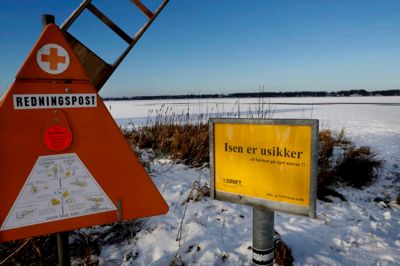 Sunds Sø er et af de steder, hvor der de seneste dage er set personer på isen. Så længe Herning Kommune skilter med, at isen er usikker, skal man holde sig fra at gå ud på søerne.?Foto: Henrik Ole Jensen