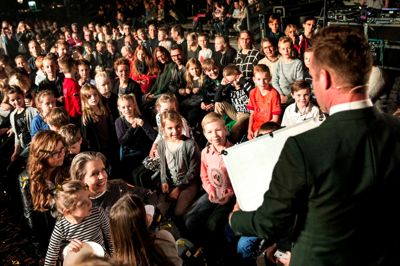 DR Ultra arbejder med det at være »nice« - og det er de på Højgårdskolen i Lind. ? Foto: Tom Laursen