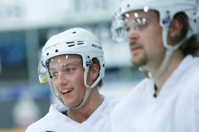 Thomas Andersen (t.v.) har været gennem hele »møllen« som ungt talent hos Herning Elite. I dag læser han på universitetet og har kontrakt med Herning Blue Fox. ? Foto: Henrik Ole Jensen