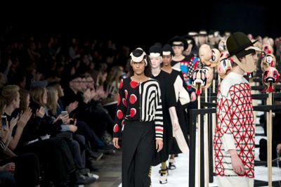 På Københavns Rådhus havde designeren Henrik Vibskov onsdag aften fået lov til at holde modeshow og vise sine bud på de nye modetendenser frem. ?Polfoto