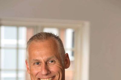 - Salg er at overføre egen begejstring for eget produkt eller service til andre, så de får lyst til at købe. Folk gider ikke møde en dødbider, lød definitionen til Tidlig Tirsdag-foredrag fra Lars Egsvang. ? PR-foto