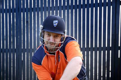 Lars Hedegaard Andersen har spillet cricket hele sit liv og har derfor et indgående forhold til den engelske traditionssport. ?Foto: Flemming Hansen