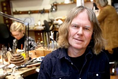 Guldsmed Lars Christensen fylder 60 år i dag. Foto: Tom Laursen