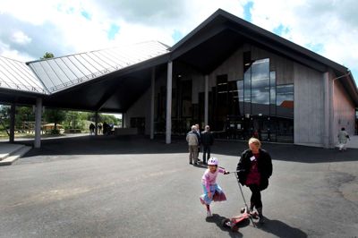 Isenvad Skole ser ud til at overleve, men det skal ske for færre penge per elev, mener Økonomi- og Planudvalget. ?Foto: Flemming Hansen