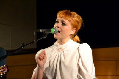 Sys Bjerre gav en stemningsfuld koncert i Dagmar Bio fredag aften. ?privatfoto