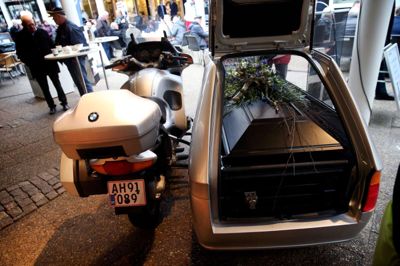 Samfundet oplever en stigende individualisering. Det nyeste i bedemandsbranchen er at tilbyde den sidste rejse med motorcykel. ?Foto: Jørn Deleuran
