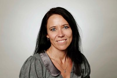 Kvalitets- og arbejdsmiljøchef hos JFP, Dorte Hartvig, planlægger indsatsen omkring sikkerhed og førstehjælp. ?Foto: JFP