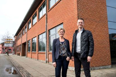 Med placering op til krydset mellem Rolighedsvej og Møllegade får LokalBolig Herning en synlig placering, når først ejendomsmæglerskiltet bliver hængt op ud til gaden. I spidsen for Herning-butikken står Tina Andersen og Troels Peters, der begge har en fortid ved Danbolig Herning. ?Foto: Tom Laursen