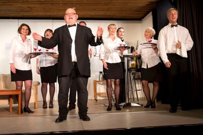 Hvis det årlige grin og sjov med Aulum-revyen skal fortsætte, er skuespil-holdet nødt til at finde en musiker, der kan akkompagnere dem. ?foto: Tom Laursen
